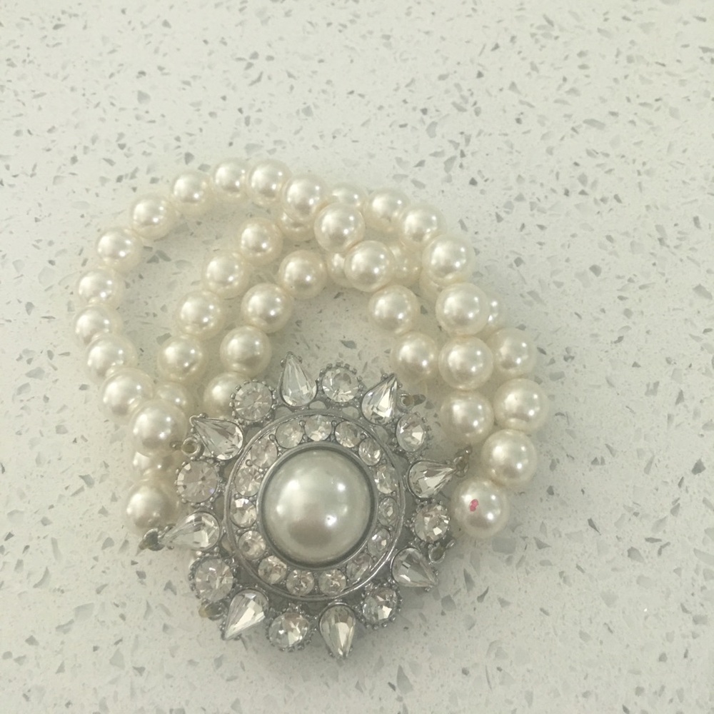 WHBM pearl and rhinestone stretch bracelet